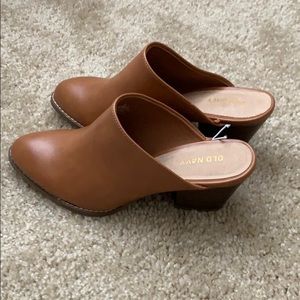 Tan mules